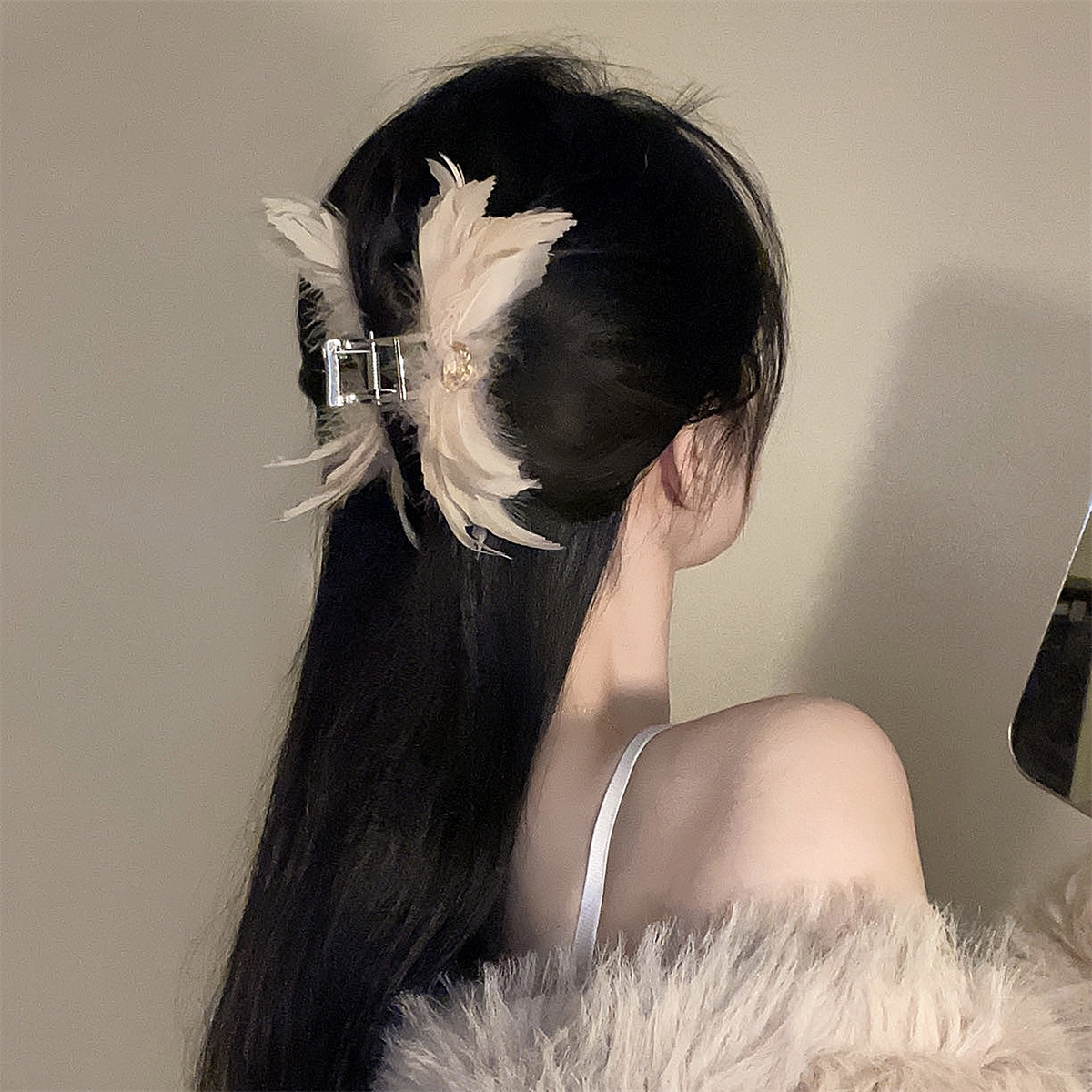 Accessories Brand For Women - Kadın Saç Pençe Klipsleri Kore Tüyü